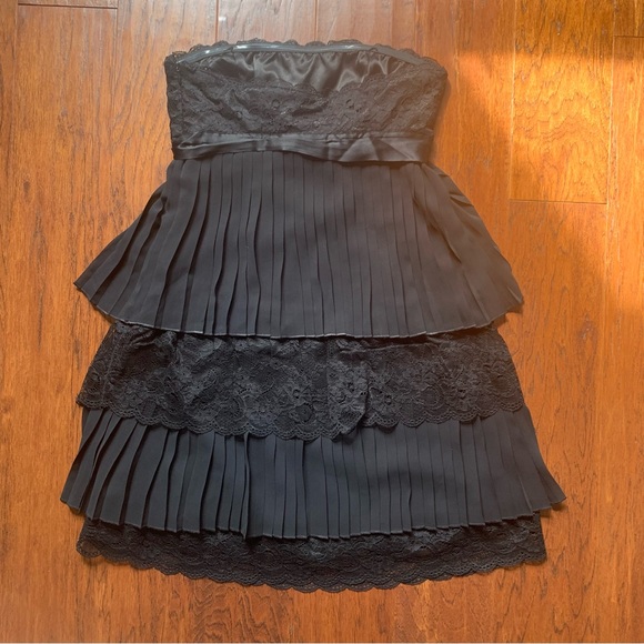 GUESS Tiered Strapless Dress - Size 5 - Picture 2 of 8